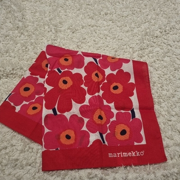Marimekko unikkohuivi