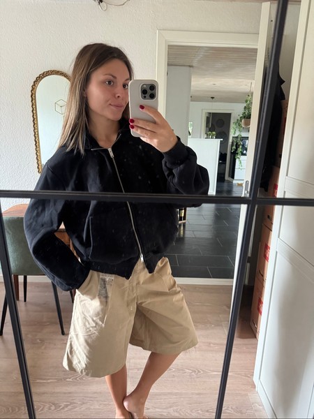 Sort sweater med lynlås