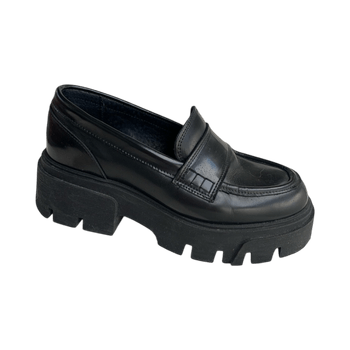 Mustat loaferit, nahkaa