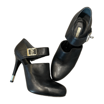 Guess heels