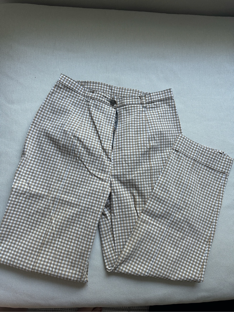 beige ruudulliset housut