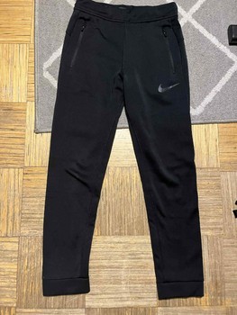 Mustad Nike treenipüksid