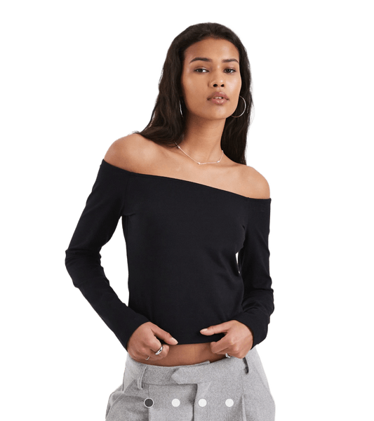 Sort off-shoulder top