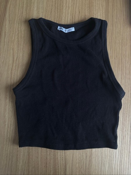 Black ribbed crop top
