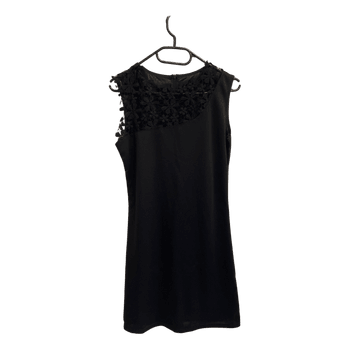 Black sleeveless lace dress
