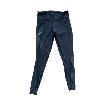 Mustat 2XU treenileggingsit