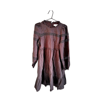 Musta pitkähihainen mekko