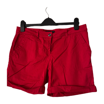 Punaiset shortsit