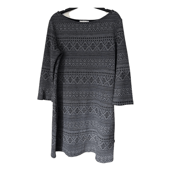 Mustaharmaa kuviollinen mekko