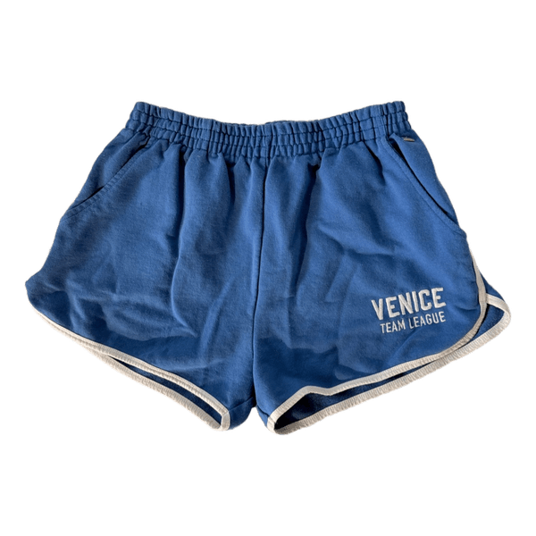 Siniset collegeshortsit