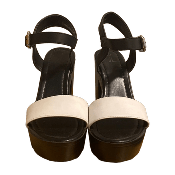 Trendy line heels
