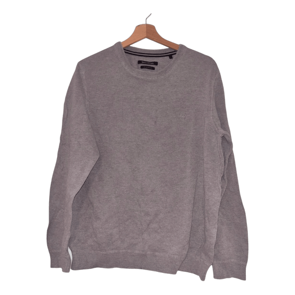 Grauer feinstrick pullover