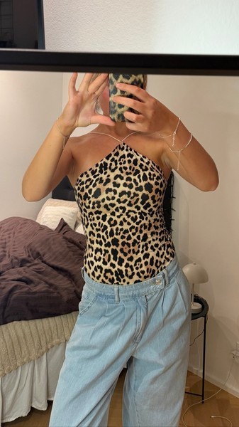 Leopardmønstret halterneck top