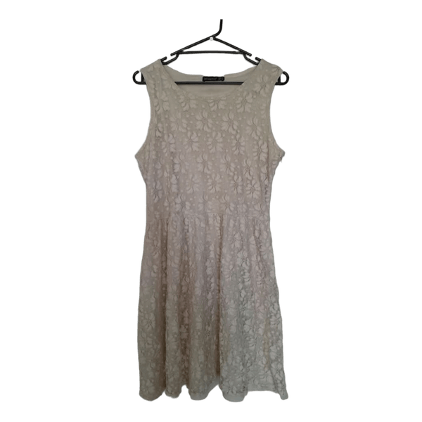 Vaalean beige pitsimekko