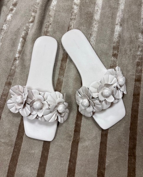 White flower slide sandals