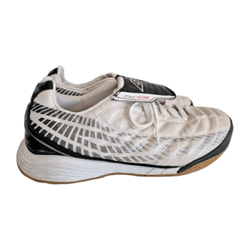 Umbro sports shoes