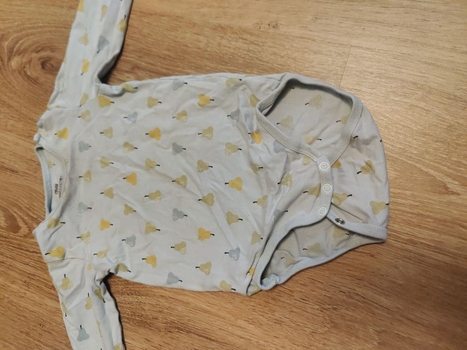 Baby body with pears