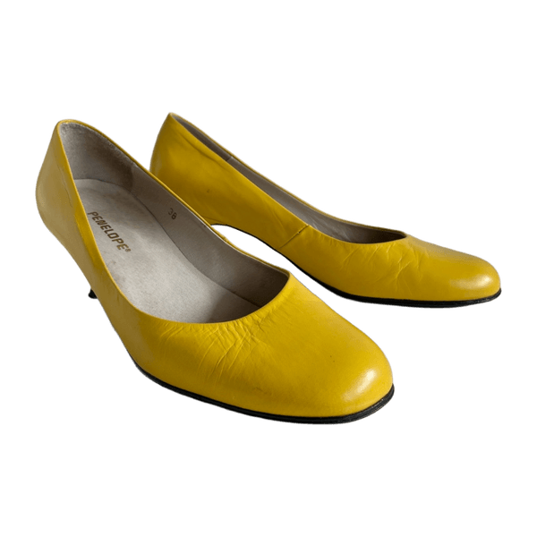 Yellow heels by Penelope