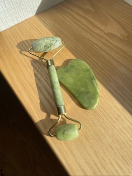 Jade roller and Gua Sha set
