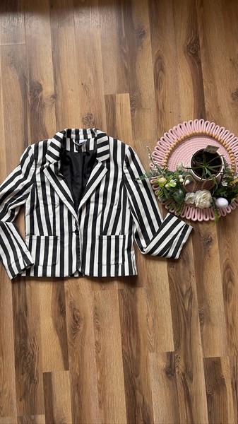 Striped black and white blazer