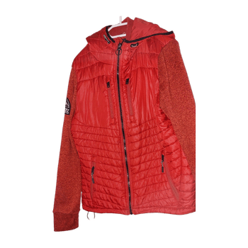 Punainen superdry takki.