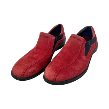 Punaiset mokkanahkaiset slip-on kengät