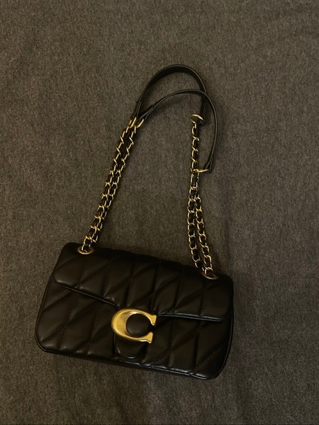 Black quilted shoulder bag