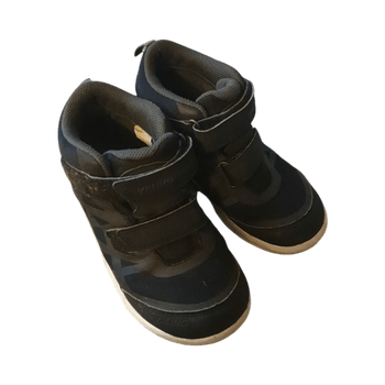 Musta tennarit nilkkurit gore-tex
