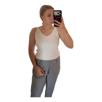 Balta briaunuota palaidinė