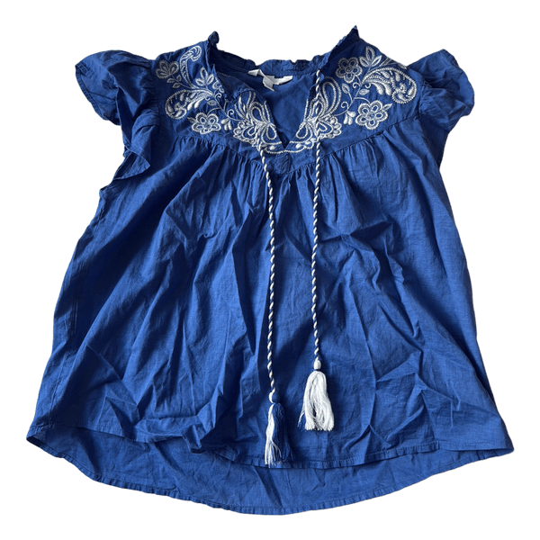 Blå bluse med broderi