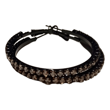 Mustat strassikorvakorut