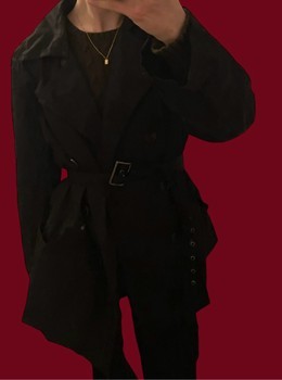 Musta Vintage trenssitakki