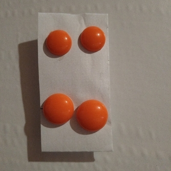 Oranssit pyöreät nappikorvakorut