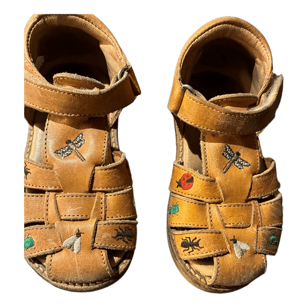 Brun læder børnesandal med broderi