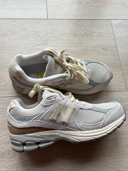 New balance 2002R