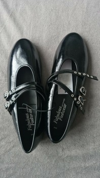 Black patent mary jane shoes