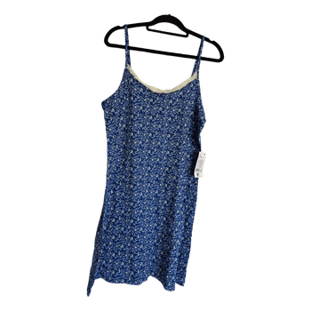 Robe bleue à fleurs