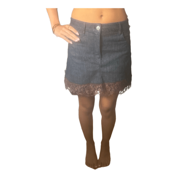 Blå deniskørt med blonder