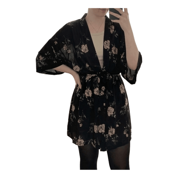 Sort blomstret kimono