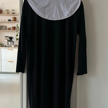Halloween Costume / Nun Costume 