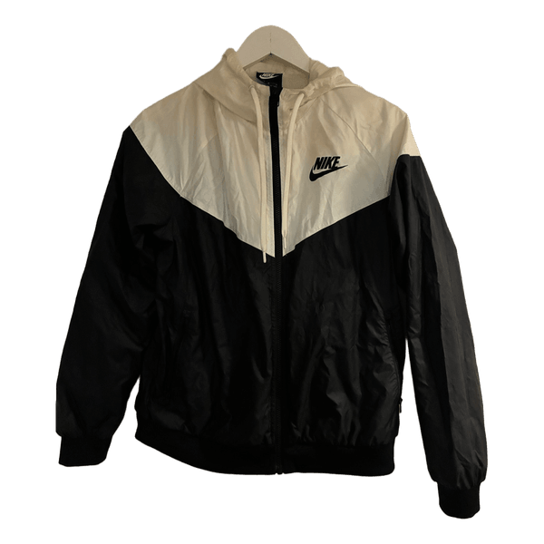Mustavalkoinen Nike tuulitakki
