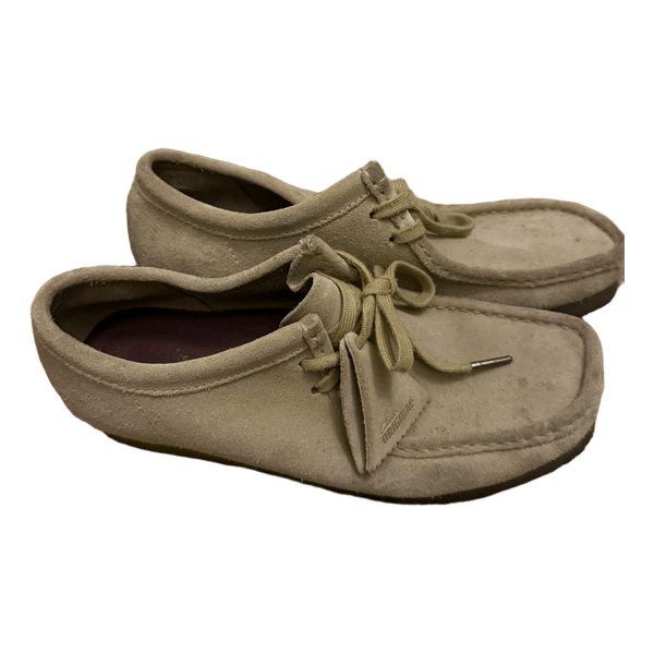 Clarks beige