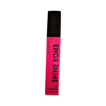 Pink shiny lip lacquer