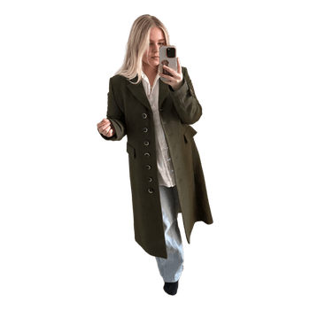 Green buttoned coat