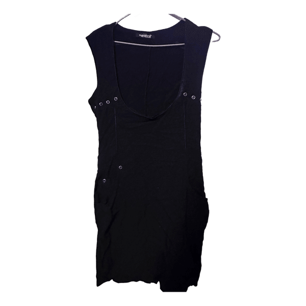 Black sleeveless dress