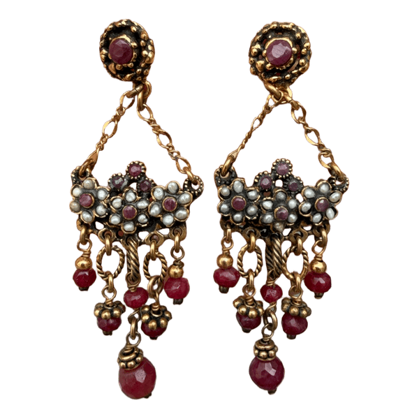 Alcozer & J Gold UNIC earrings with garnets and pearls
