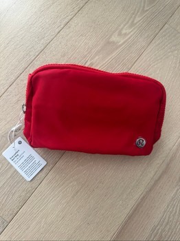 Lululemon everywhere belt bag