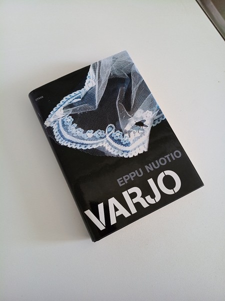 Eppu Nuotio Varjo -kirja