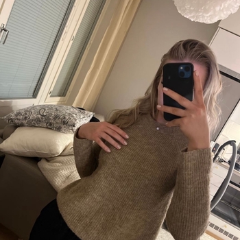 beige villapaita
