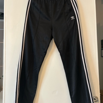 Adidas verkkarit